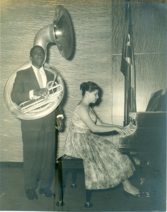 Foto de Jóvenes músicos en concierto. Salón de Actos de la Biblioteca Nacional, 19 de febrero de 1961. Colección de fotografías BNJM.